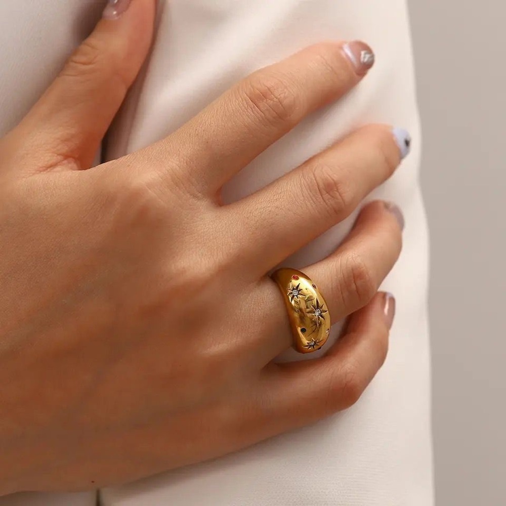 New 18k gold plated fashion star AAA zircon, waterproof, gold color. Size 8.